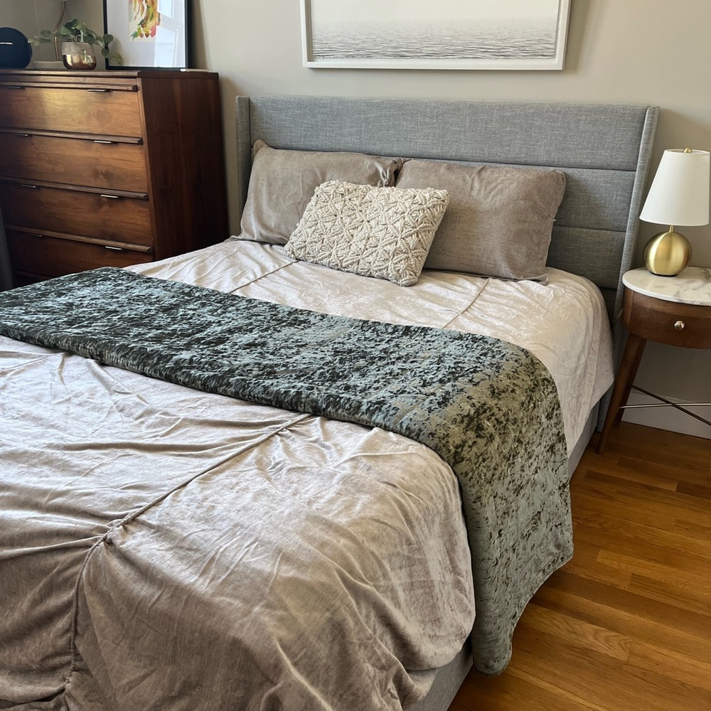 Elegant Cream Tahari Duvet Set